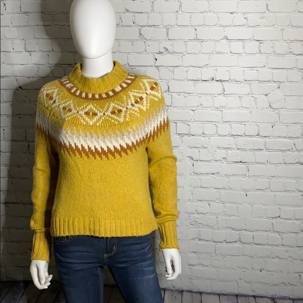 American Eagle Cable Knit Crew Neck Sweater